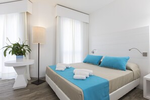 Ropa de cama de alta calidad y minibar 