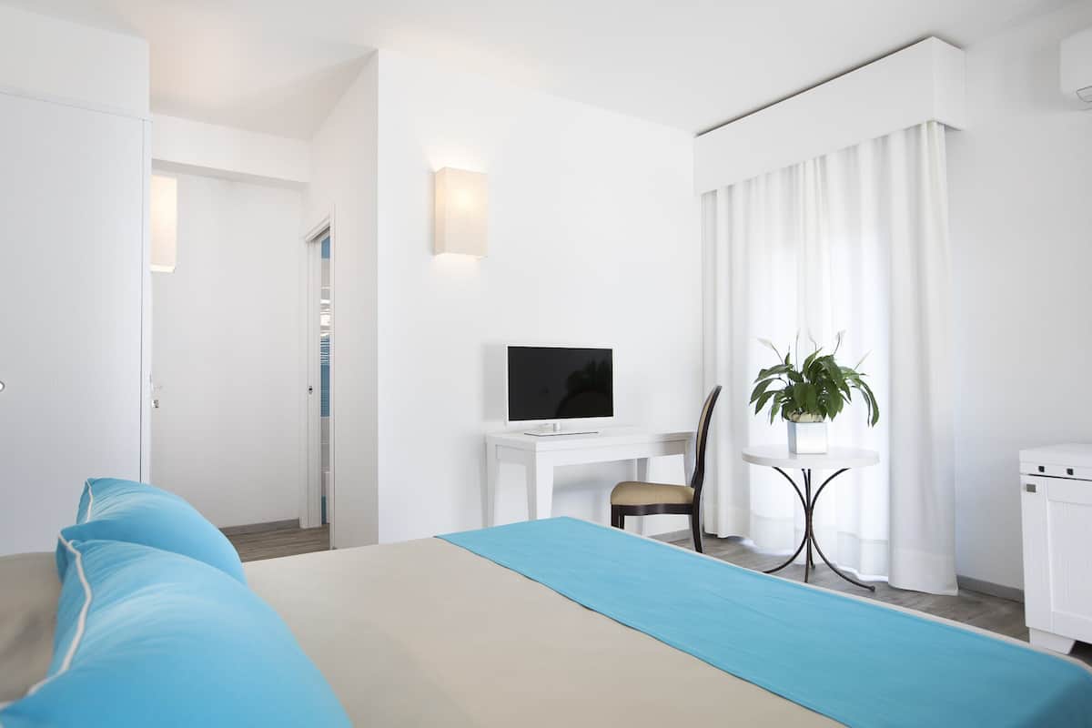 junior suite (family) | 1 bedroom, premium bedding, minibar, in-room safe