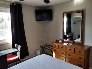 Room, 1 Queen Bed, Lake View