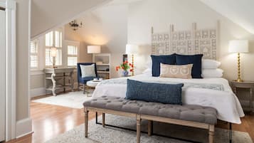 Deluxe Room, 1 King Bed with Sofa bed, Bathtub | Egyptian cotton sheets, premium bedding, individually decorated