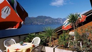 Unclassified image, 3 of 52, button - Residence Castelli (Brenzone sul Garda)