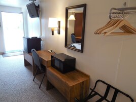 Decoración personalizada, muebles diferentes y escritorio 