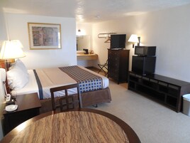 Decoración personalizada, muebles diferentes y escritorio 