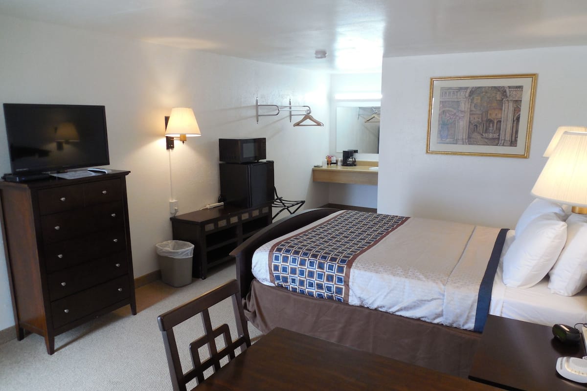 Kamer, 1 queensize bed, niet-roken | Individueel gedecoreerd, individueel gemeubileerd, een bureau