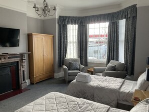 Twin Room, Ensuite (Bath & Shower)