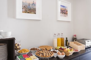 Colazione continentale, servita tutte le mattine (10 EUR a persona)