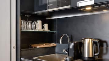 Luxury Studio Via della Frezza, 48 | Gebar bulu kapas, bar mini, peti besi dalam bilik, meja