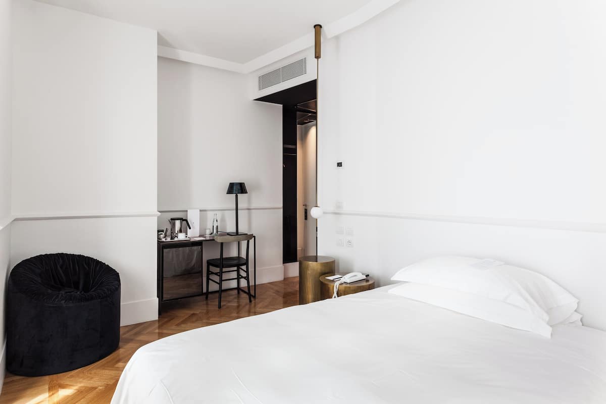 Classic Room, 1 Twin Bed | 1 bedroom, premium bedding, down comforters, minibar
