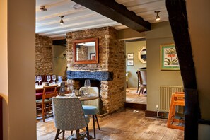 Interior - The Horse & Groom Inn (Malmesbury)