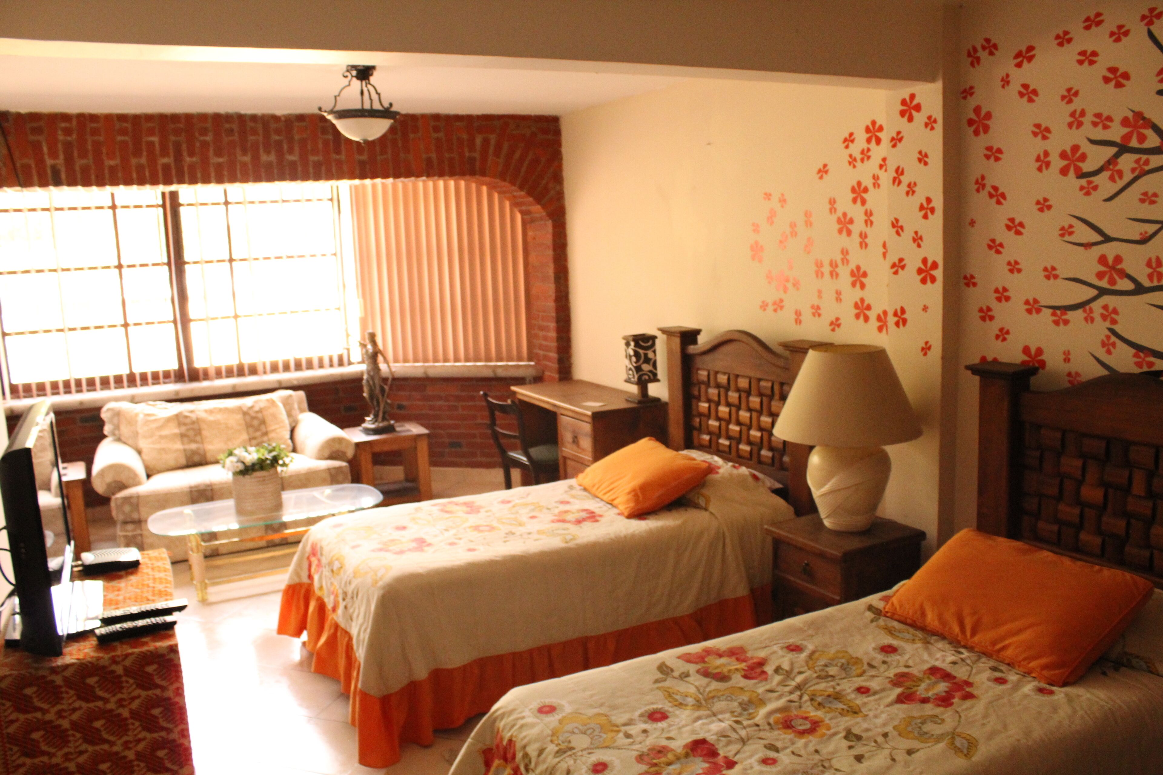 Insonorización, internet por cable gratis y ropa de cama 