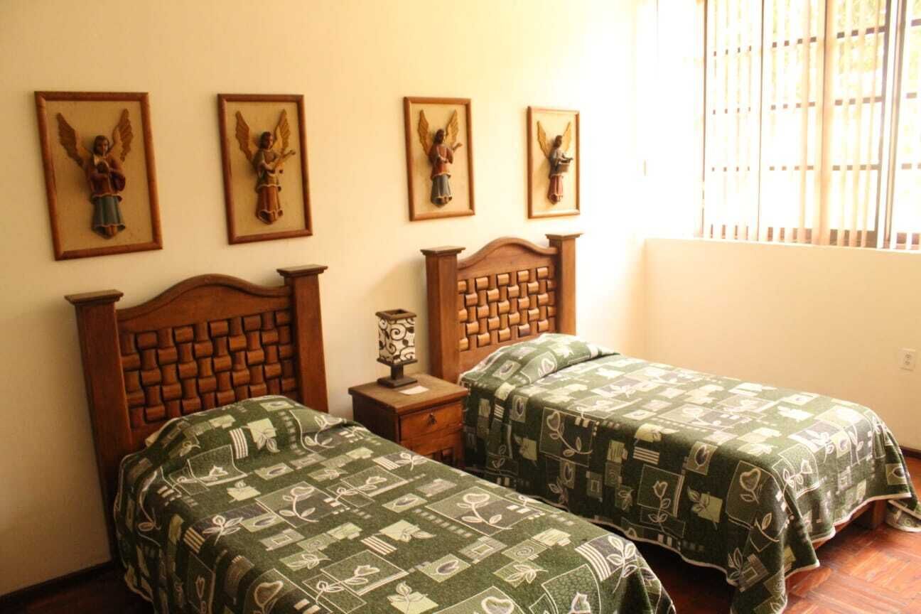 Double Standard | Insonorización, internet por cable gratis y ropa de cama 