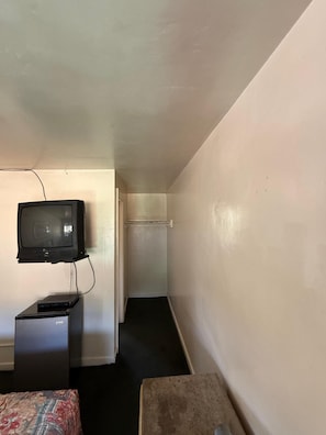 Quarto, 1 cama Queen, para não fumantes | Escrivaninha, ferros/tábuas de passar roupa, Wi-Fi de cortesia