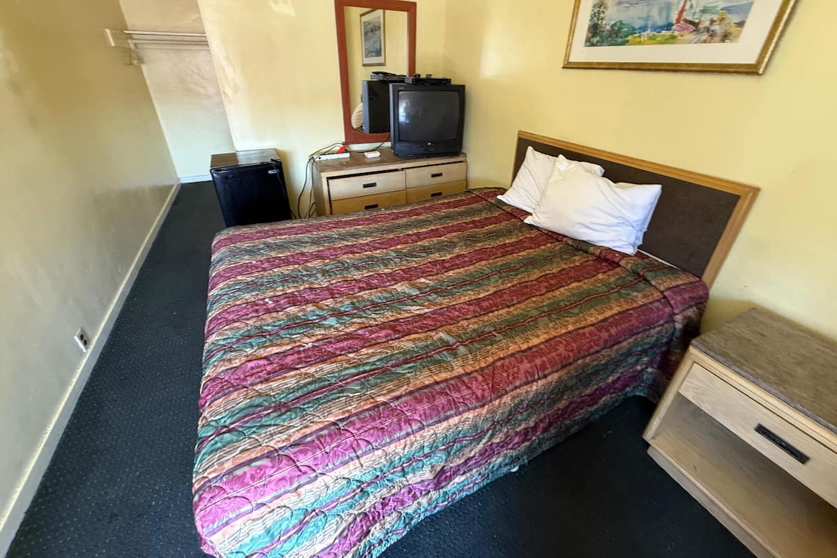 Desk, iron/ironing board, free WiFi, bed sheets