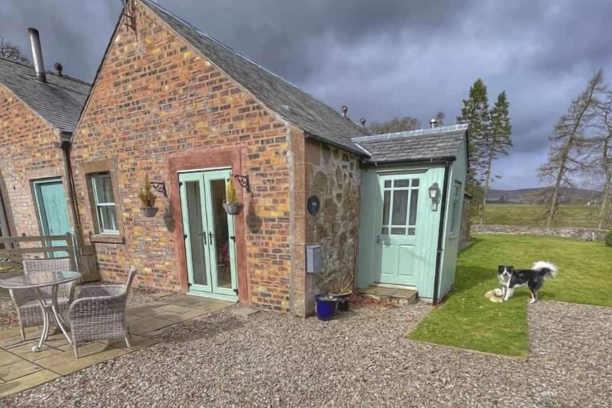 Familie-småhus, eget bad, hageutsikt | Eksteriør