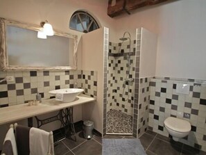 Deluxe Double Room, Private Bathroom | Bathroom