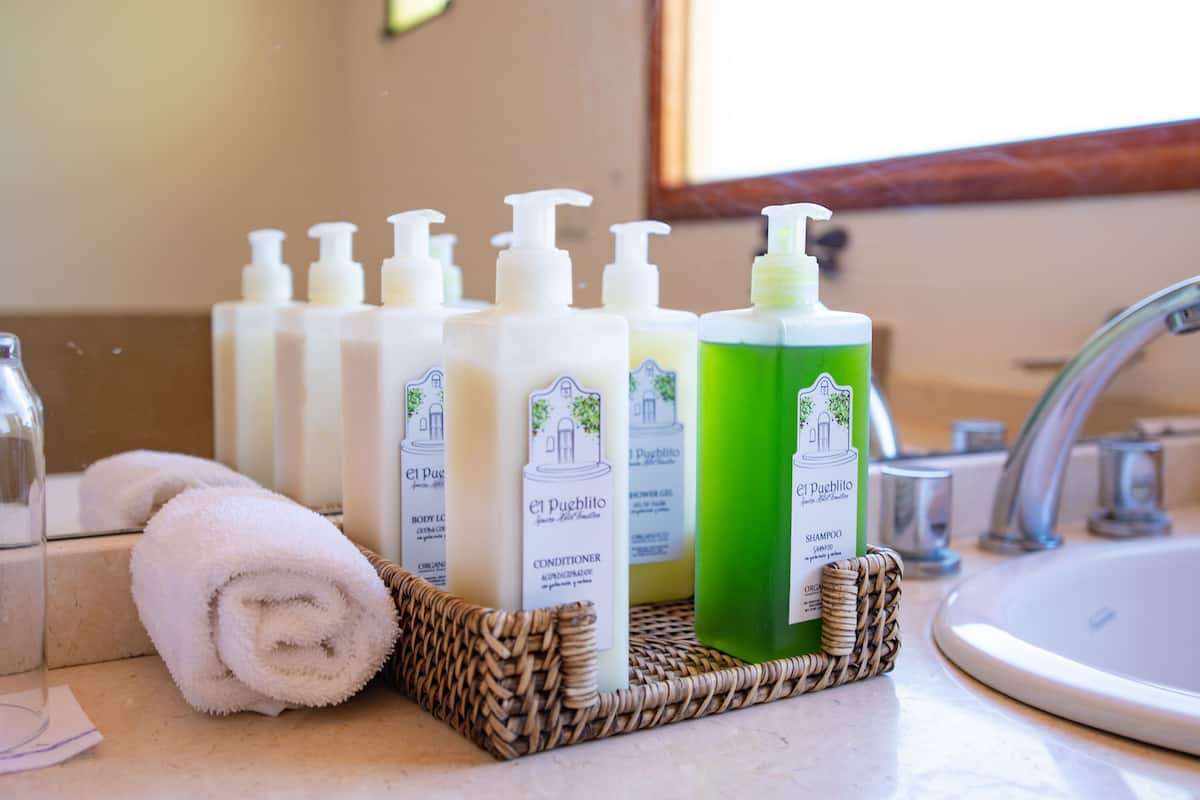 studio suite (pueblito) | bathroom | hair dryer, bidet, towels