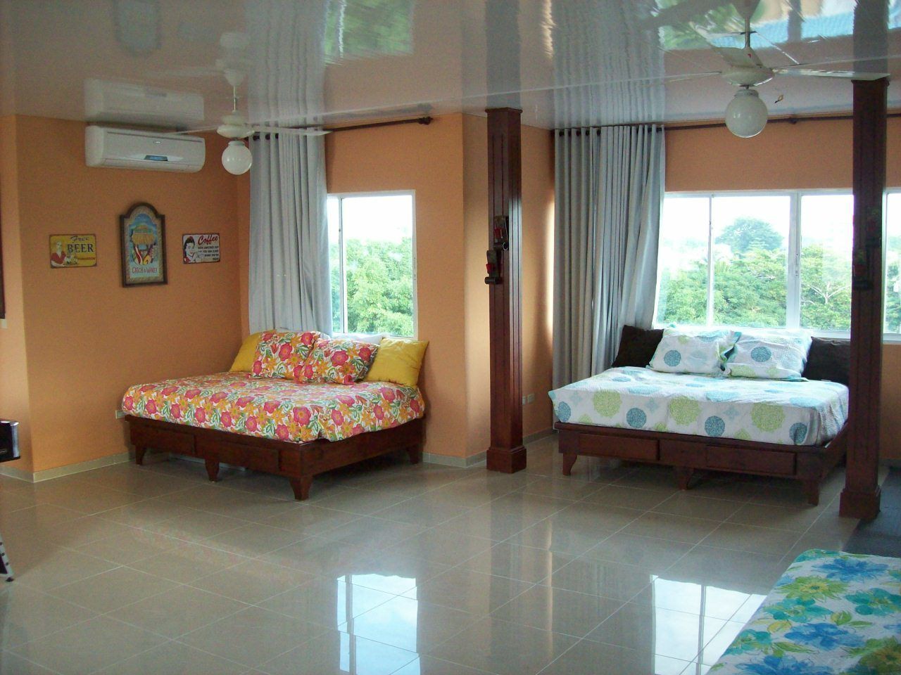 Three Bedroom Penthouse | Zona de estar | Una televisión, una consola de videojuegos, un reproductor de DVD