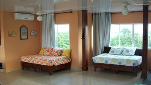 Three Bedroom Penthouse | 起居区 | 32-英寸电视（配备有线频道）、游戏机、DVD 播放器