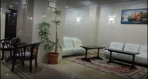 Living area - Hotel de L'aeroport (Algiers)