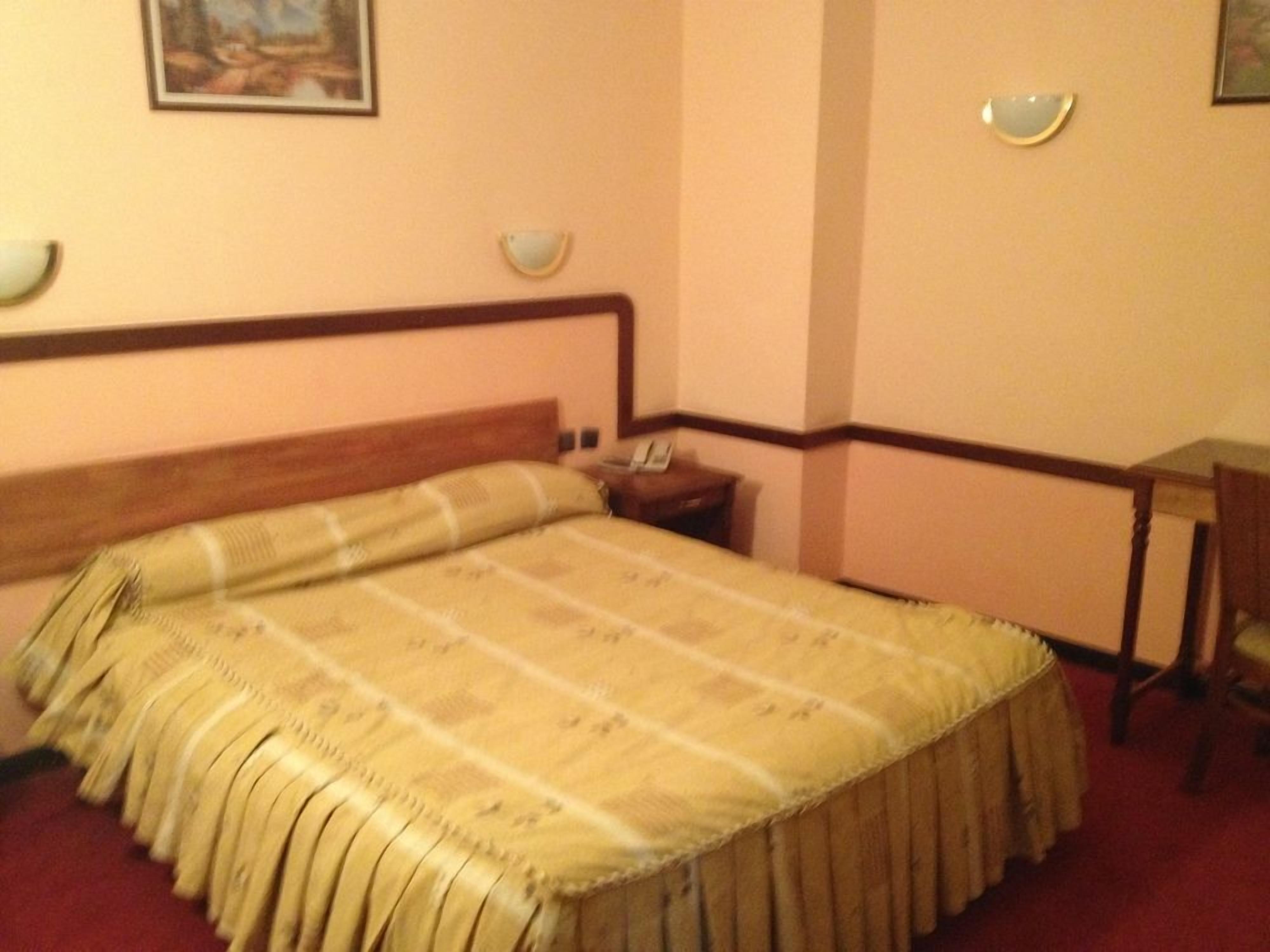 minibar, desk, free cots/infant beds, free wifi