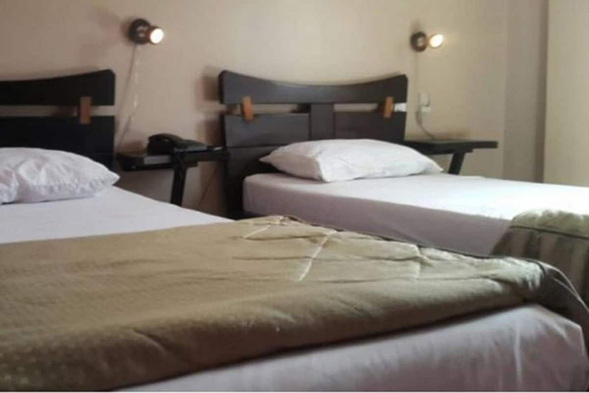 Premium bedding, desk, iron/ironing board, free WiFi