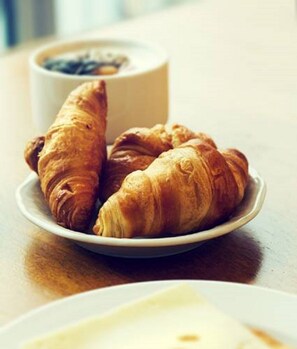 Free daily continental breakfast