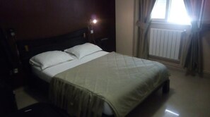 Premium bedding, desk, iron/ironing board, free WiFi - Hotel Roza (Algiers)