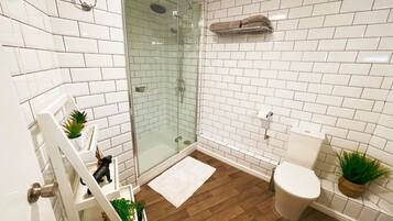 Deluxe Double Room, Ensuite (Deluxe Room) | Bathroom