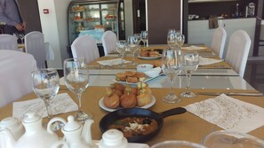 Breakfast, lunch and dinner served  - Clean Hotel (Blida)