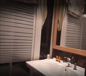 Douche, serviettes fournies