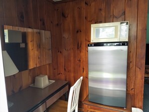 Standard Room, 1 King Bed | Desk, free WiFi