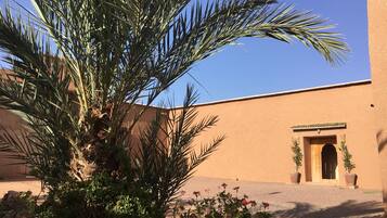 Mặt tiền nơi lưu trú