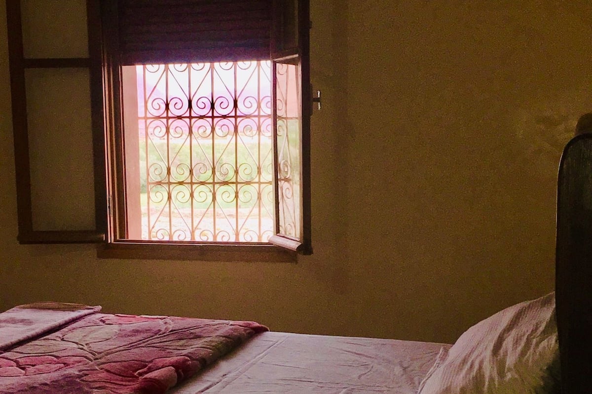 Standard Triple Room, 3 Twin Beds, Non Smoking | Desk, WiFi (free), individually decorated, individually furnished