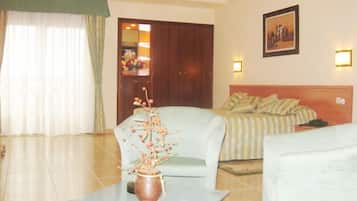 Luxe beddengoed, een minibar, een kluis op de kamer, een bureau