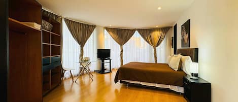 Deluxe-Apartment, 1 Schlafzimmer | 1 Schlafzimmer, Daunenbettdecken, Zimmersafe, individuell eingerichtet