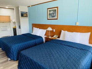 Standard Room, 1 Queen Bed & 1 Double Bed | Property entrance - Town and Country Motel (Parry Sound)