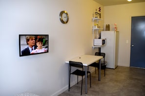 Private kitchenette - Veterans Park Hotel (Hamtramck)