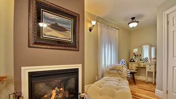Chambre Deluxe, 1 très grand lit, salle de bains attenante | Salle de séjour