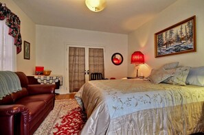 Premium bedding, blackout curtains, iron/ironing board, cots/infant beds - Terrace Green Bed & Breakfast (North Dundas)