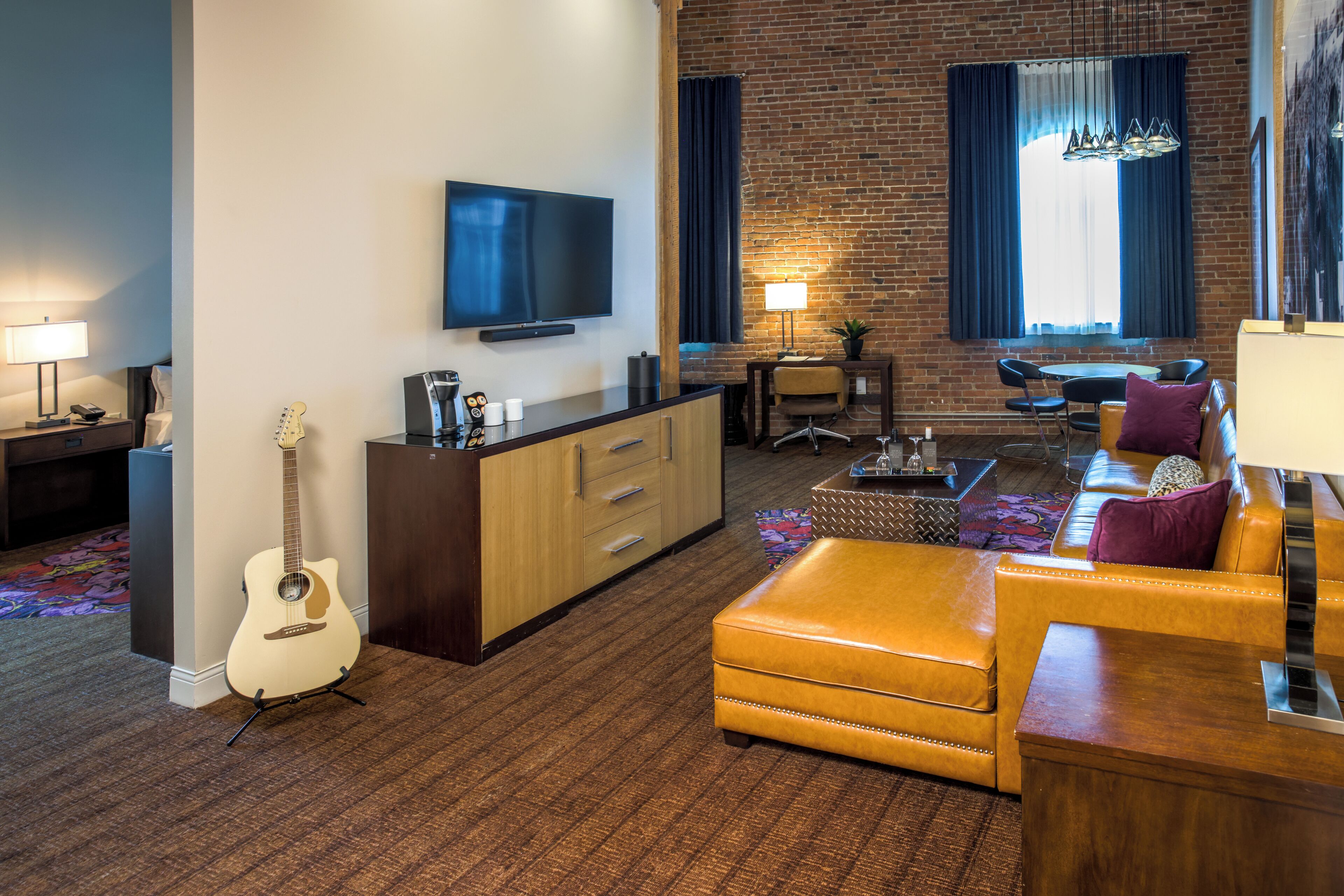 高級寢具、迷你吧、客房內保險箱、書桌