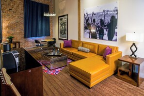 Hochwertige Bettwaren, Minibar, Zimmersafe, Schreibtisch