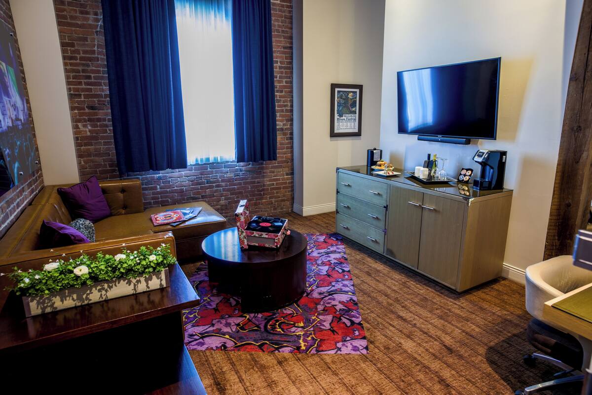 Standard Suite, 1 King Bed