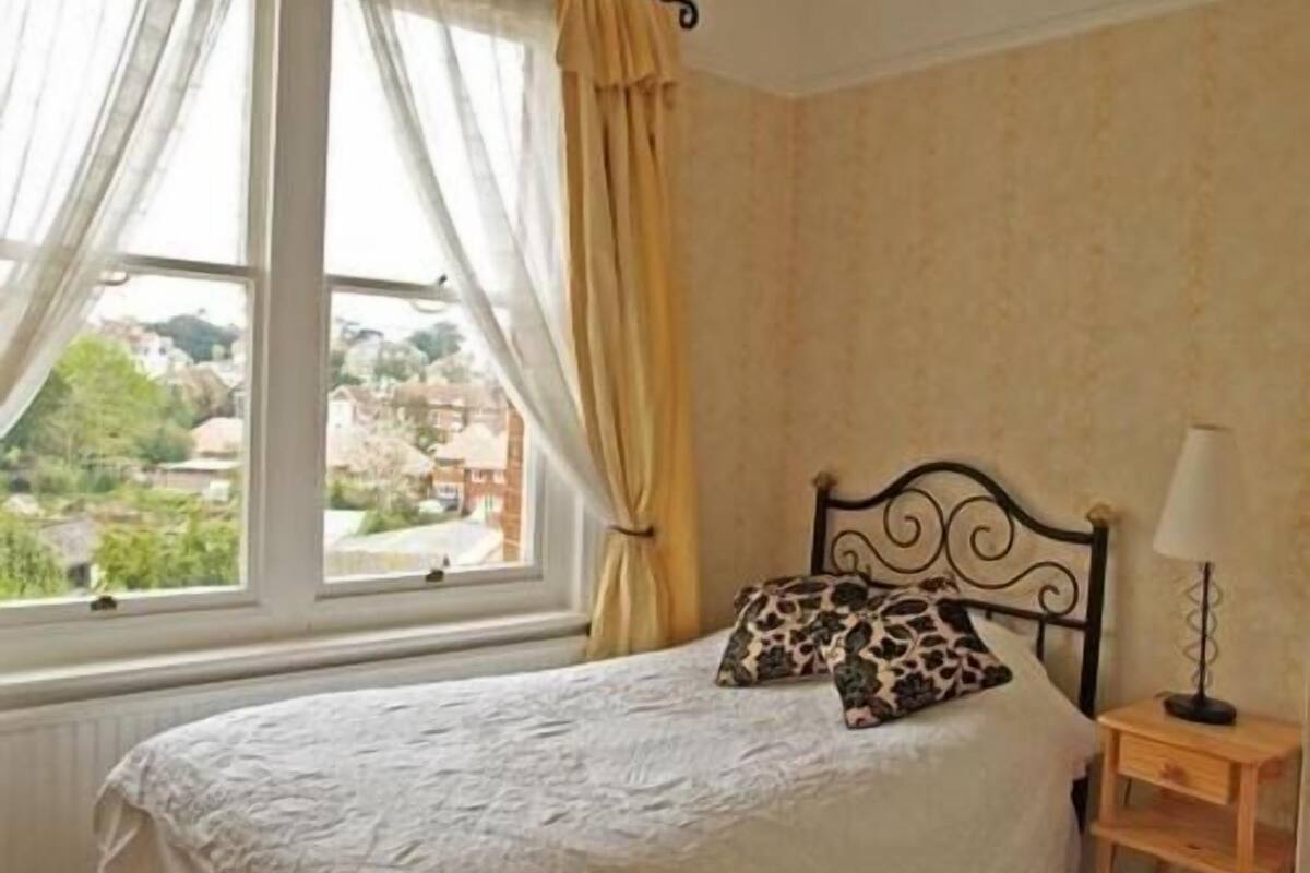 single room, ensuite