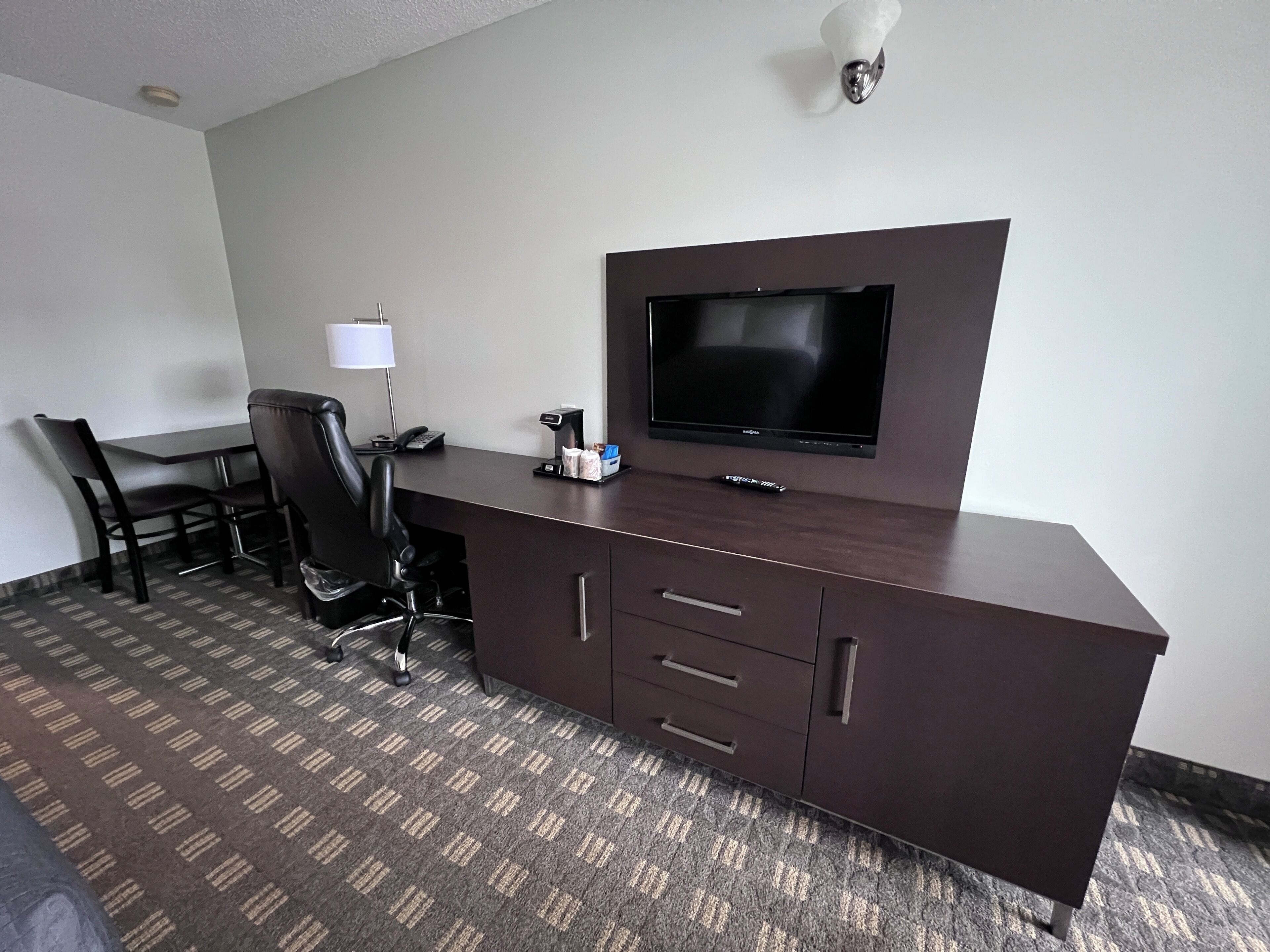 Desk, soundproofing, iron/ironing board, free WiFi