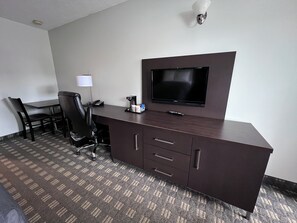 Bureau, chambres insonorisées, fer et planche à repasser, Wi-Fi gratuit