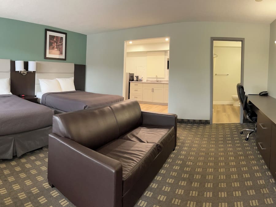 Desk, soundproofing, iron/ironing board, free WiFi