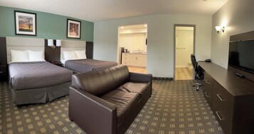 Suite, 2 Double Beds, Kitchen | Desk, soundproofing, iron/ironing board, free WiFi