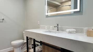 Suite, 2 Double Beds, Kitchen | Bathroom | Combined shower/bathtub, free toiletries, hair dryer, towels