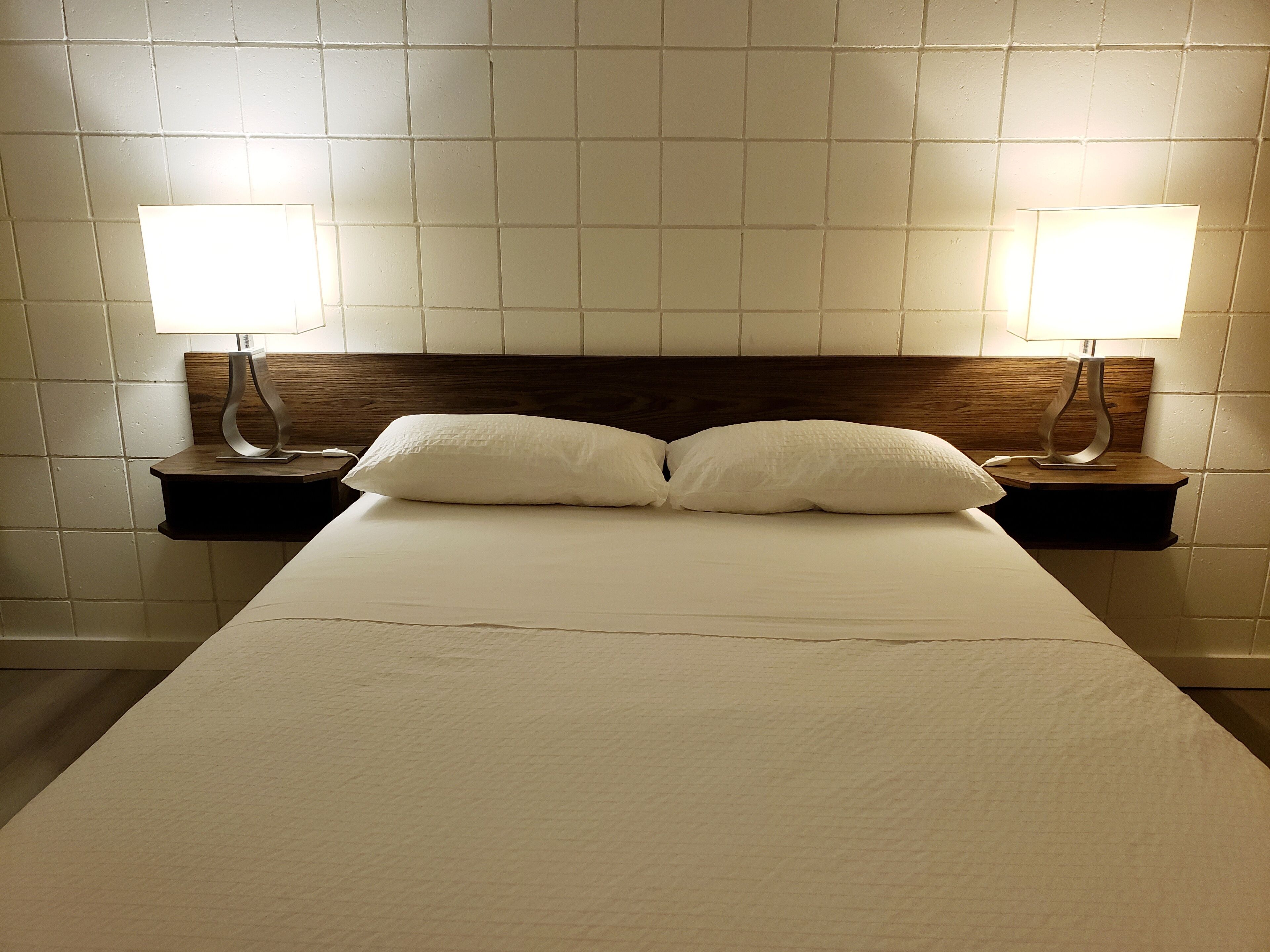 Room, 1 Queen Bed, Refrigerator & Microwave, Mountain View | Desk, blackout drapes, free WiFi, bed sheets