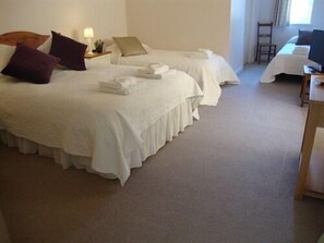 Suite, Ensuite | Cots/infant beds, free WiFi